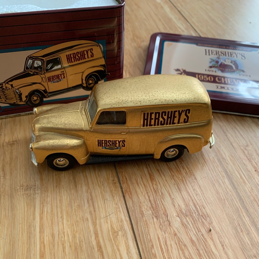 HERSHEY'S 1950CHEVY DIE CAST VAN 100th ANNIVERSARY
